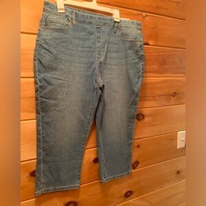 Croft & Barrow mid-rise Capri jeans, Women’s size 14. NWT